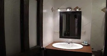 A La Croix De Malte Лурд